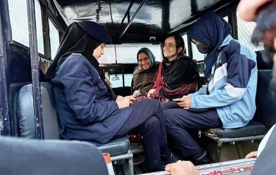 اسلام آباد : ڈاکٹر ماہرنگ تون اوار ایلو برانزی تے آ مقدمہ کننگا ، خاخر تروکا سلاہ تخنگ و پولیس آ جلہو کننگ نا دوبہ