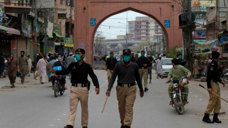 Six Policemen killed in an armed attack in Lakki Marwat | Zrumbesh