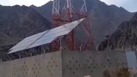 راسکوہ مسلح افراد نے موبائل ٹاور  کو اڑادیا | ریڈیو زرمبش اردو 