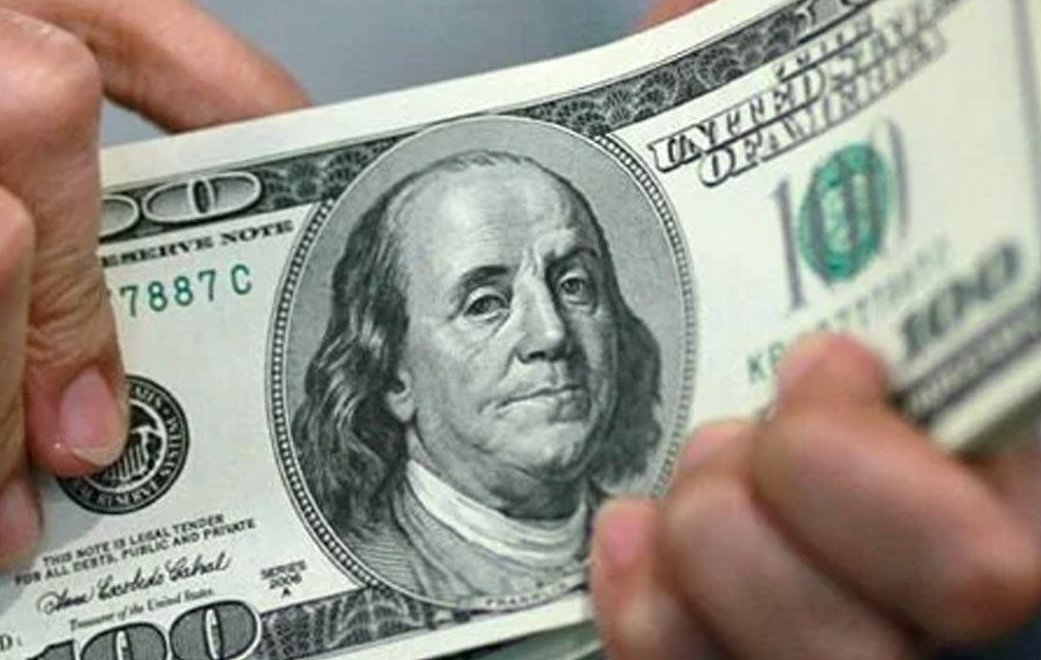 پاکستان : انٹر بینک میں ڈالر 18.89 روپے مہنگا ہوکر 299 روپے کی بلند ترین سطح پر پہنچا
