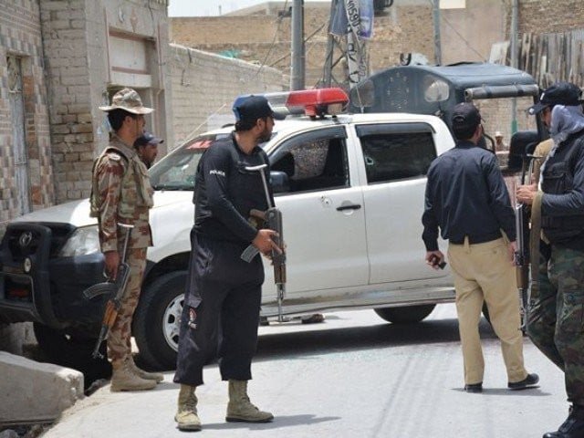 ڈی آئی خان: مسلح افراد نے بارودی گاڑی تھانے سے ٹکرا دی، 3 اہلکار ہلاک 16 زخمی | ریڈیو زرمبش اردو 