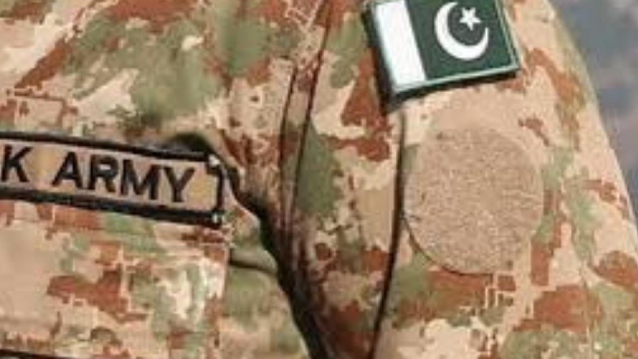 ڈیرہ اسماعیل خان: خود کش حملے میں 23 فوجی اہلکار ھلاک ہوگئے ۔ آئی ایس پی آر