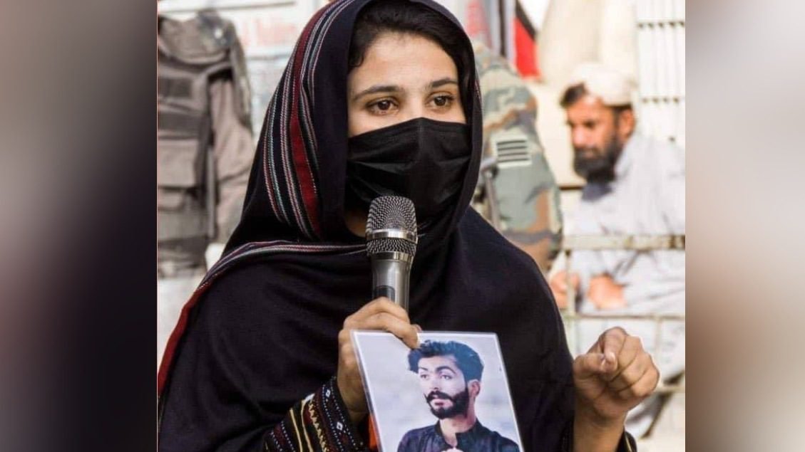 منی برات ءِ ویل ءِ پژدر ءَ منی بگیری ءَ پندل سازگ ءَ اَنت۔ گلزادی بلوچ