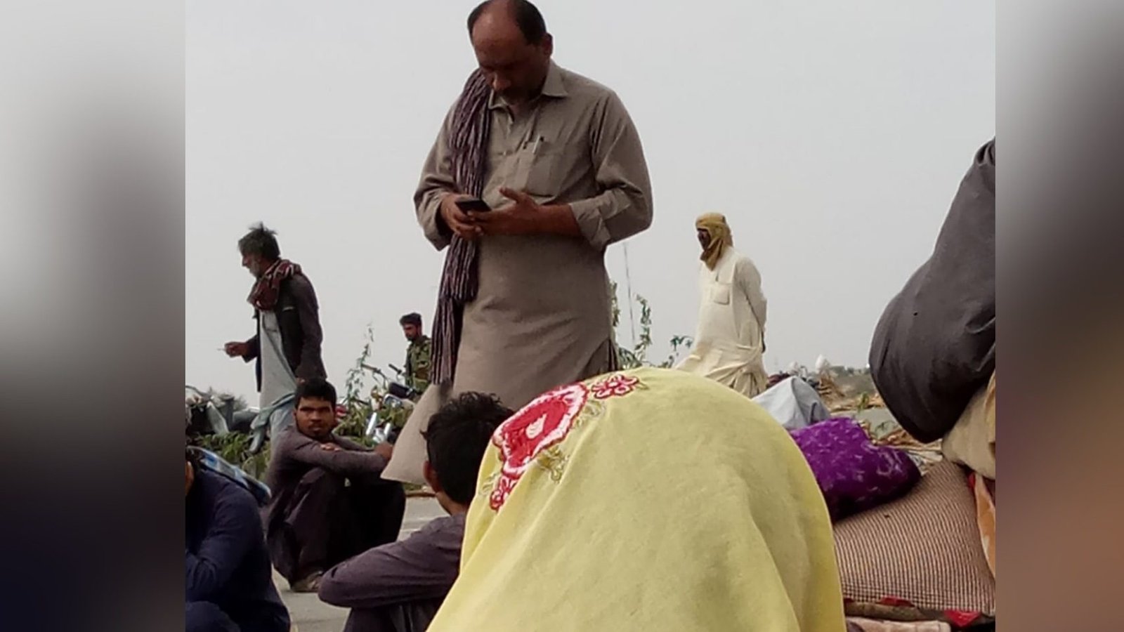 سامی: زھرشانی نندانک ءَ پولیس بیڑ برتگ مردم لٹ شاپ ءُ دزگیر کرتگ اَنت