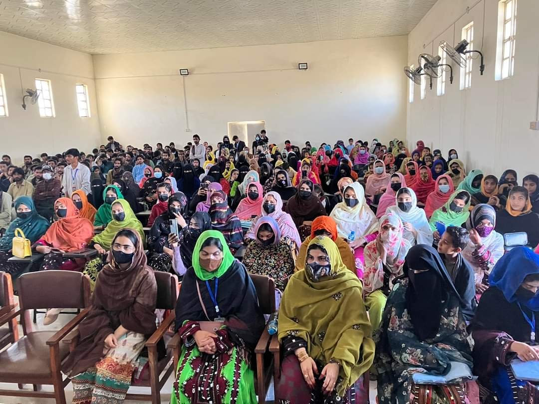 ھاران ءَ جنینانی میان استمانی روچ ءَ مراگشے برجم دارگ بوتگ۔ بلوچ وومن پورم