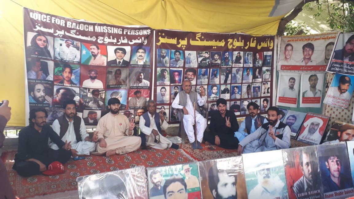 بلوچستان ءَ بیست ھزار ءِ نزیک ءَ ژانگولیں لاش دزکپتگ اَنت۔ ماما کدیر