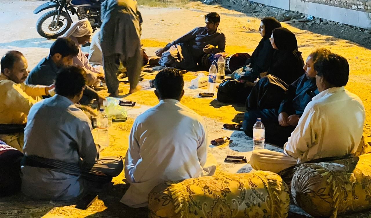 شستون: لبزانکی ءُ ربیدگی گل آتار ءِ ماھی دیوان برجم دارگ بیتگ