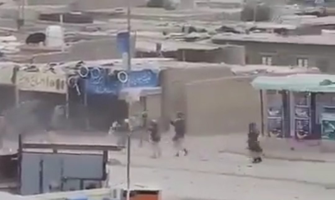 چمن ءَ پاکستانی لشکر ءِ تیرگواری ءَ سی ءُ پنچ مردم  ٹپی بوتگ