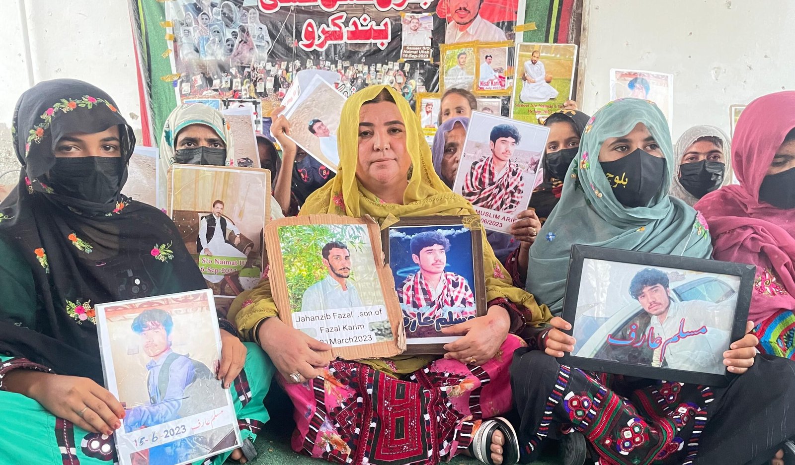 تربت ءَ زور بیگواھیں مرد مانی کھول ءِ زھرشانی نندانک ءَ پنچ روچ اِنت برجاہ اِنت