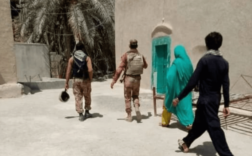 ھاران ءَ پاکستانی لشکر ءَ بیڑ برتگ ءُ زوراکی کرتگ