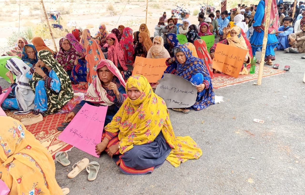 گریشگ ءَ ￴زور بیگواھیں مردمانی کھول ءِ ￵زھرشانی سیمی روچ ءَ ￴برجاہ اِنت