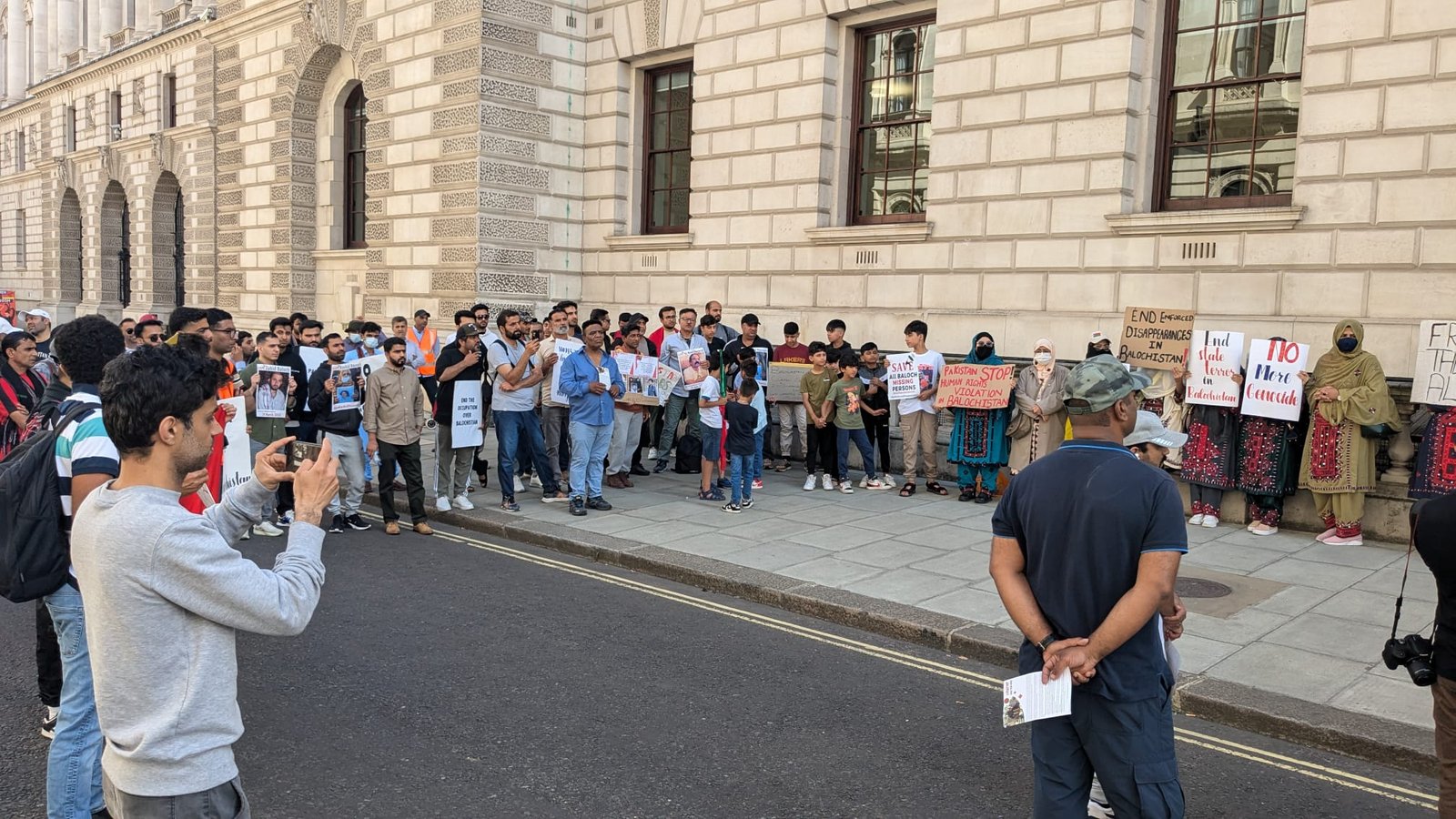 گوادرء، انگر ءُ بلوچ راجی مچی ءِ سر ءَ ارش ءِ بگیری ءَ بی این ایم ءَ برتانیہ ءَ زھرشانی کرتگ