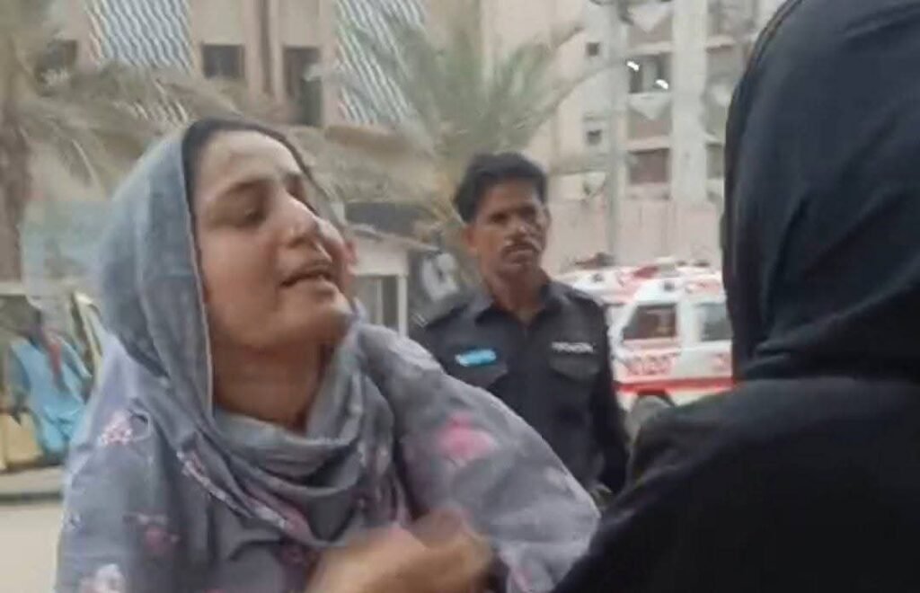 کراچی ءَ پولیس ءَ بی وائی سی ءِ زھرشانی ءِ سر ءَ اُرش کرتگ