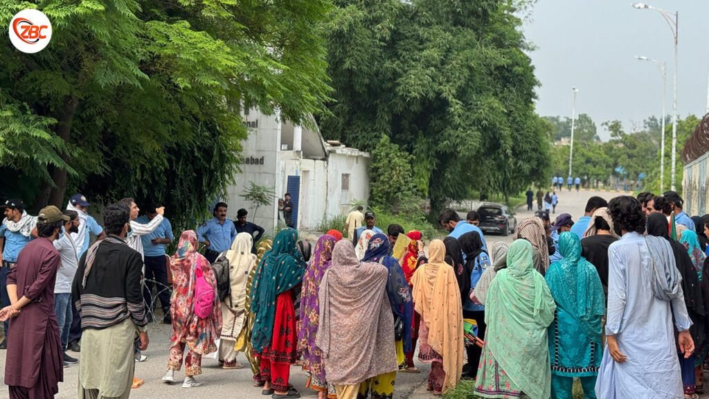 اسلام آباد پولیس ءَ یکبرے پد ءَ زھرشانی کنوک پریس کلب ءَ روگ ءَ داشتگ اَنت