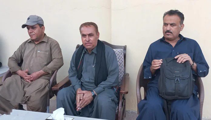 پسنی ءَ نامداریں شائر الی بکش دشتیاری ءِ شرپ ءَ دیوانے برجم دارگ بیتگ