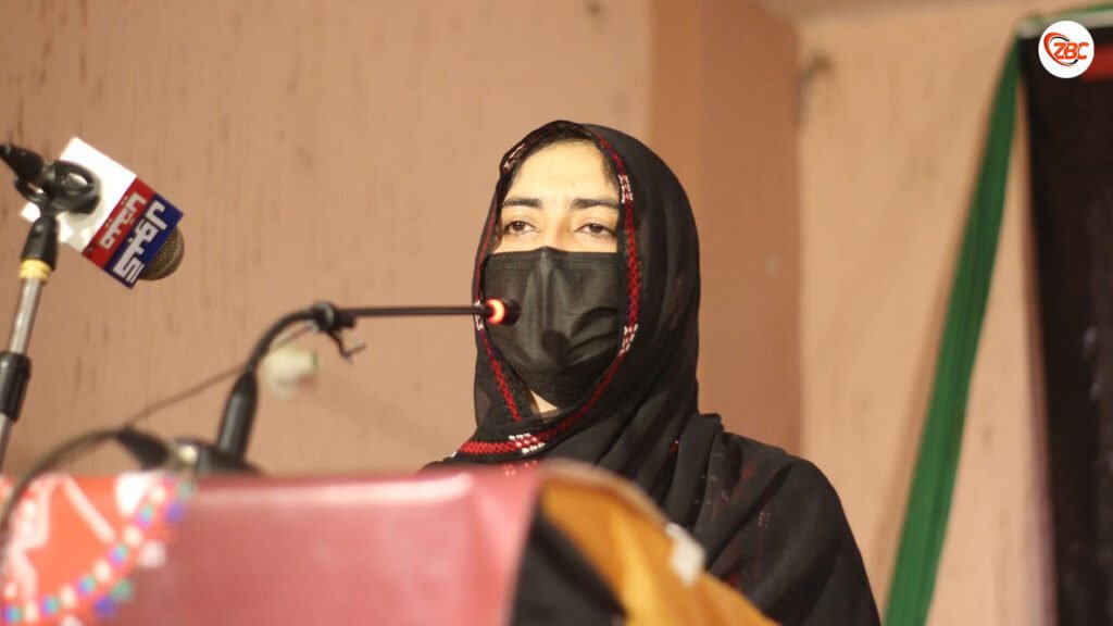 گنی بلوچ یک سیاسی کارکنے ءَ ھوار وتی کهول ءِ والینونک اِنت، گوں درسیں بیگواھیں مردماں آجو کنگ بہ بیت۔ ڈاکٹر شلی