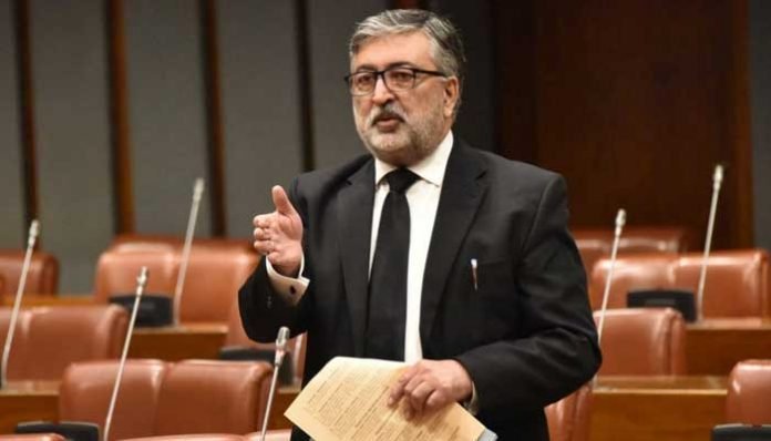 چیرمین زبیر بلوچ ءِ کوش ءِ بابت ءَ پٹ ءُ پول کنگ بہ بیت۔ سنیٹر کامران مرتزا