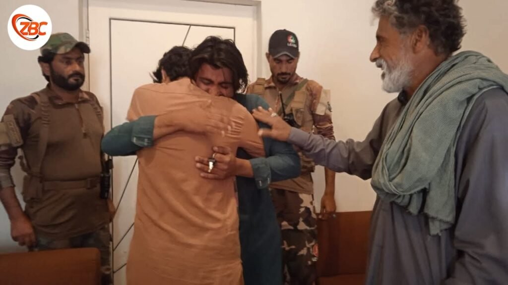 چہ پاکستانی پوج ءِ آزار جاھاں مردمے آجو بوتگ