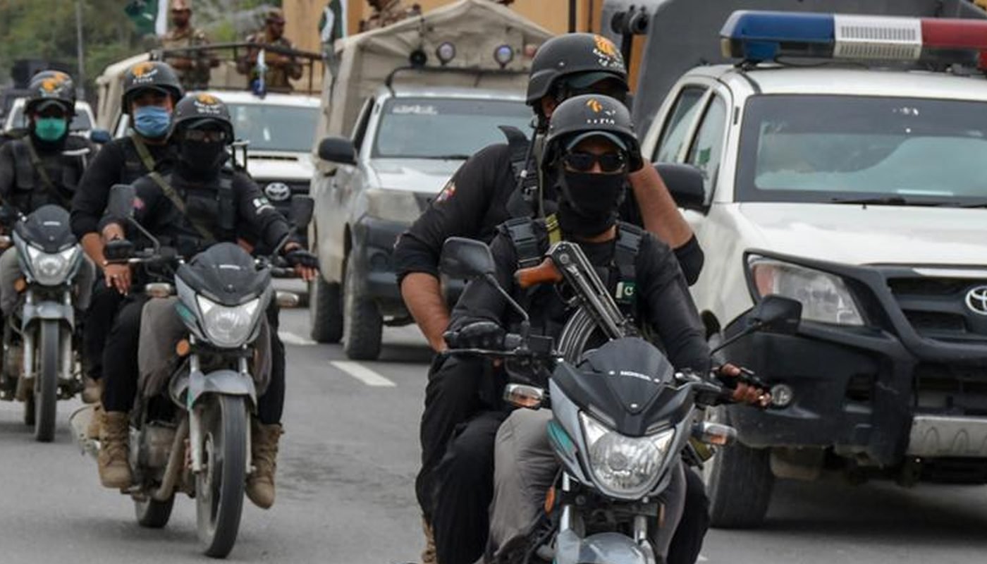 شال ءَ ایگل اسکواڈ ءِ سرءَ بمب ارشے بوتگ